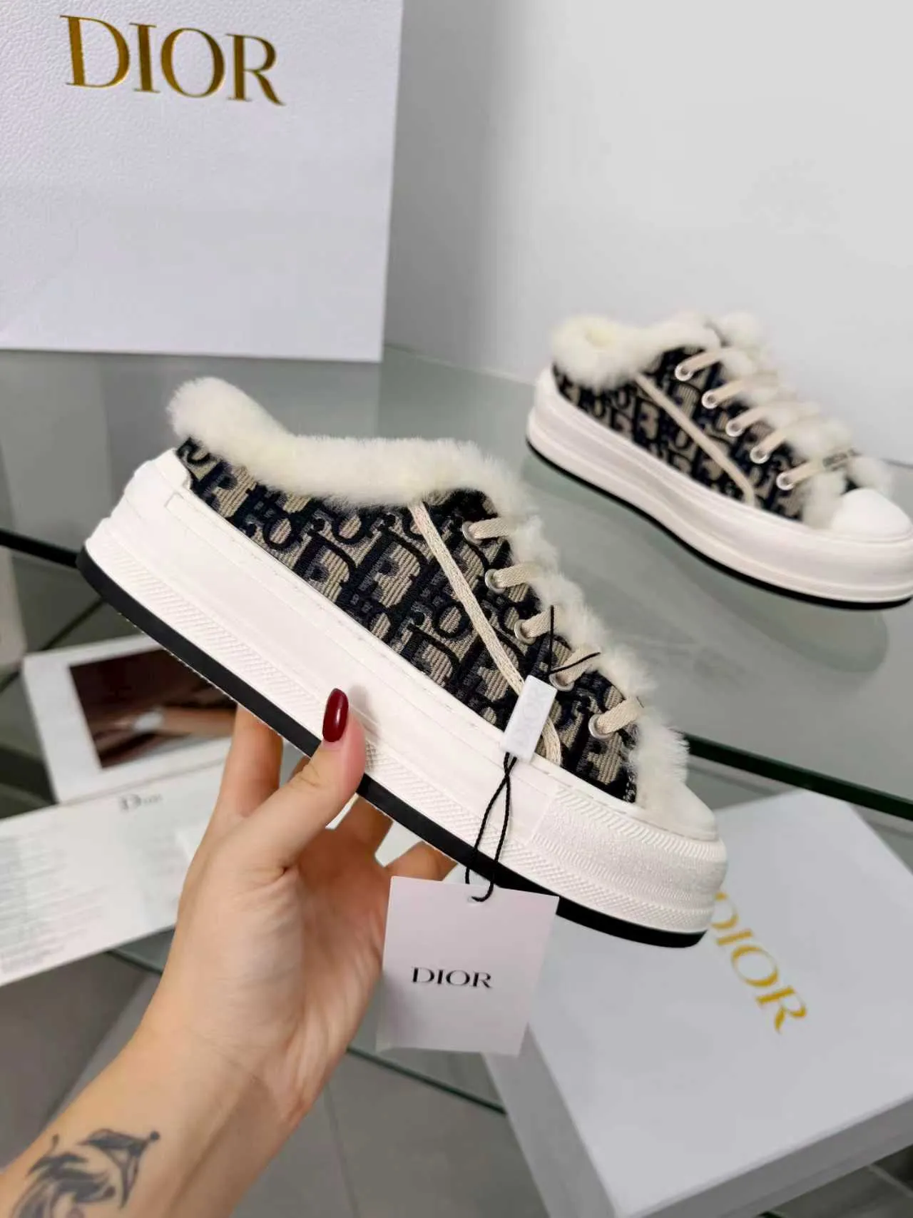 Men's men's shoes pP540! 𝐃𝐈𝐎𝐑 𝐖𝐚𝐥𝐤'𝐧 Dior Presbyopia Embroidery Wool Thick Sole Canvas Shoes Casual Sneakers (Half Flop) These Walk'n'Dior thick sole sneakers are a fashionable piece that elevates the collection. Oblique printed cotton embroidered upper with comfortable platform sole, tongue and Christian Dior Paris signature laces. Bottom thickness 4.5CM Size: Women's 35-41